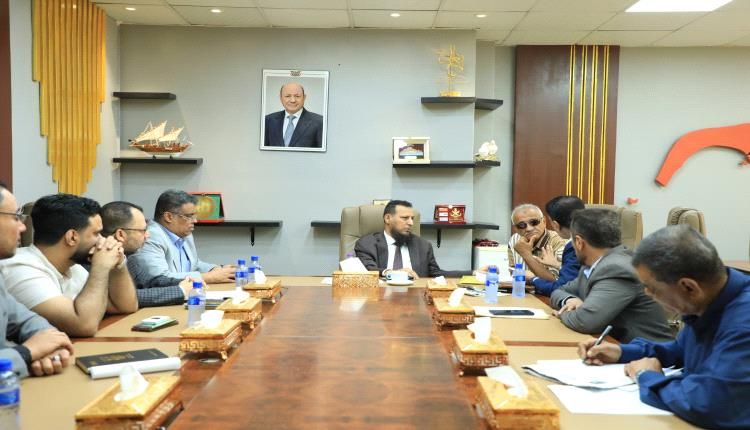 محافظ عدن يوجه برسم خارطة طريق لإنهاء "تجميد" النشاط الرياضي وتصويب مسار علاقة الأندية بالاتحاد