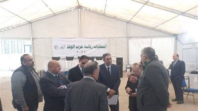 وصول اللجنة القضائية المشرفة على انتخابات رئاسة حزب الوفد لمقر الإقتراع - الخليج الان