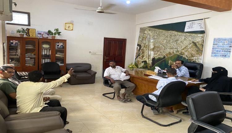 مدير عام خورمكسر يعقد سلسلة اجتماعات لتعزيز الخدمات والاستعداد لشهر رمضان المبارك