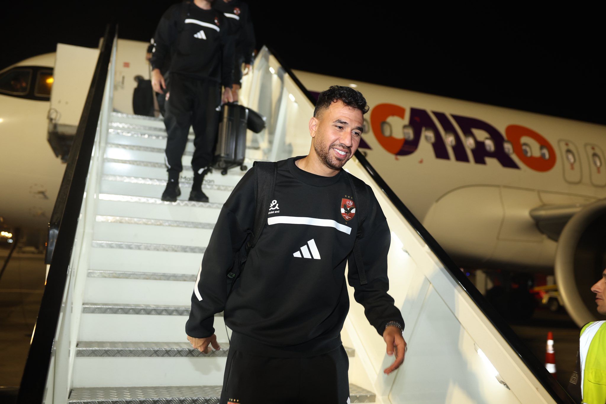 بالصور.. بعثة الأهلي تصل مطار القاهرة بعد التعادل مع يانج أفريكانز ويبدأ التحدي المحلي - الخليج الان