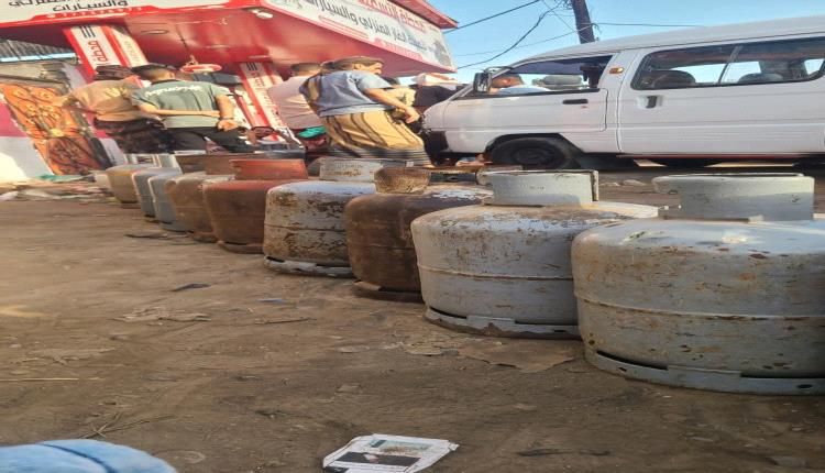 قبيل شهر رمضان...أزمة غاز خانقة في العاصمة عدن