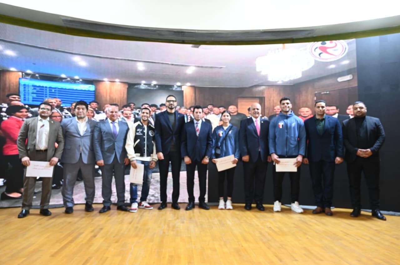 تكريم أبطال المنتخبات بعد إنجازات التضامن الإسلامي وبطولات العالم - الخليج الان