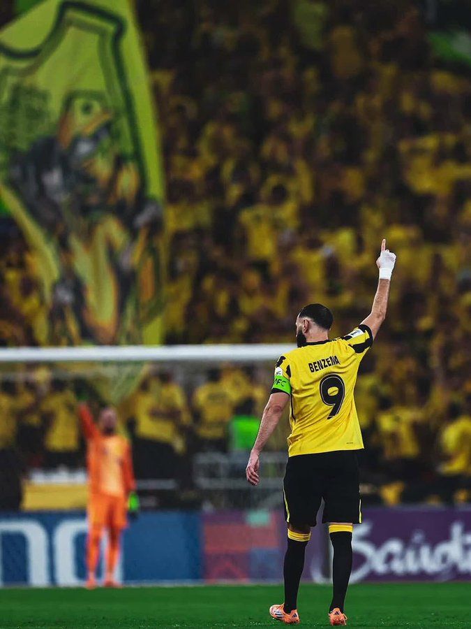 بنزيما.. كريم بنزيما يودع جماهير الاتحاد بعد الانتقال لصفوف الهلال - الخليج الان