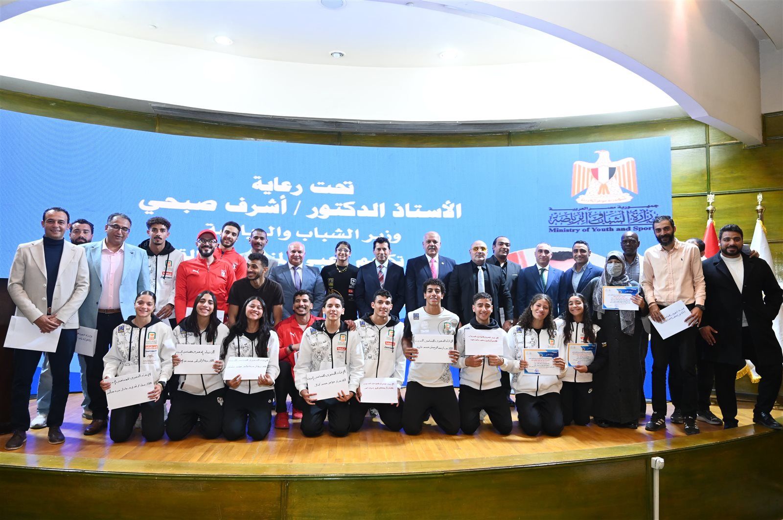 تكريم أبطال المنتخبات بعد إنجازات التضامن الإسلامي وبطولات العالم - الخليج الان