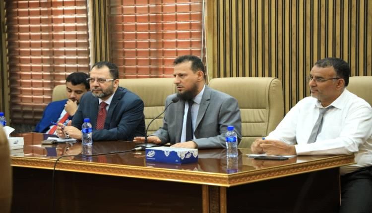 عاجل / محافظ عدن يحدد مهلة فترة ثلاثة أشهر لتقييم أداء العاملين في مختلف القطاعات