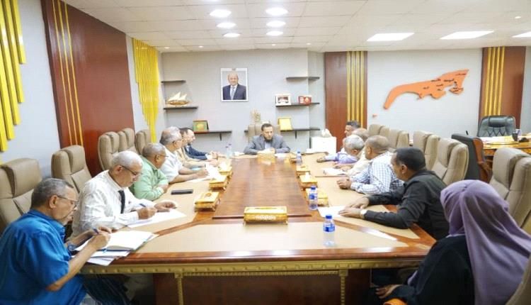 محافظ عدن يبحث مع منظمات المجتمع المدني تعزيز الأمن ودعم التنمية