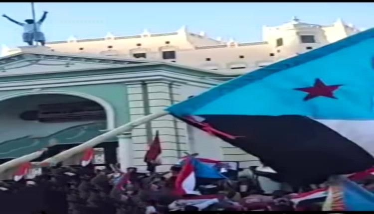 جماهير الشعب في وادي حضرموت ترهب الغزاة وتسيطر على قصر سيئون