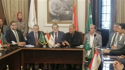 محمد أنور السادات وثروت الخرباوي ورئيس "كيان مصر" يزورون السيد البدوي لتهنئته بفوزه برئاسة حزب الوفد - الخليج الان