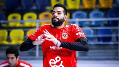 إيقاف مصطفى جابر لاعب الأهلي للكرة الطائرة حتى نهايه الموسم - الخليج الان