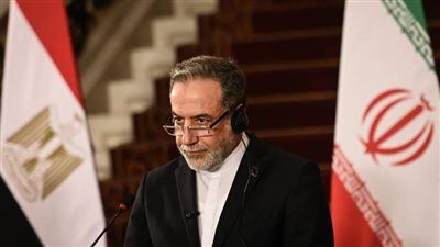 عراقجي يكشف كواليس "مصافحة" الوفد الأمريكي في مسقط ويؤكد: جولة ثانية قريباً - الخليج الان