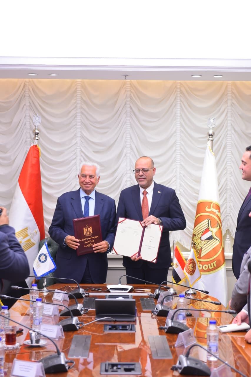 وزير العمل يوقّع بروتوكول تعاون مع الأكاديمية العربية لدعم الكوادر البشرية وتقديم منح دراسية تصل إلى 45% - الخليج الان