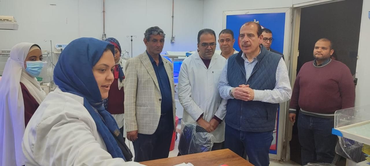 نائب وزير الصحة يجري جولة تفقدية للمنشآت الطبية بسوهاج ويوجه بتلافي السلبيات خلال أسبوع - الخليج الان