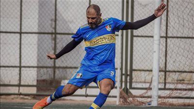 فسو مدافع نجوم الحضرة صاحب الـ 40 عاما : لا أفكر في الاعتزال وأحلم باللعب في الممتاز - الخليج الان