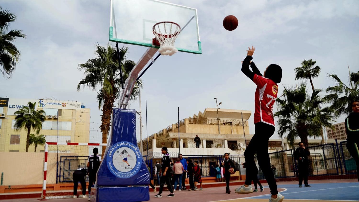 نيرة أنور وفتحي وأيمن يشهدون مهرجان براعم دلتا مصر لكرة السلة - الخليج الان