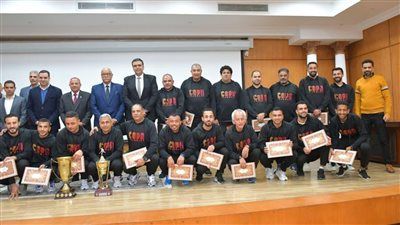 محافظ بورسعيد يكرم هوكي بورفؤاد لحصوله على بطولة الأندية الإفريقية - الخليج الان