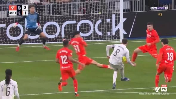 ريال مدريد.. فيديريكو فالفيردي يسجل الهدف الثالث لـ ريال مدريد في مرمى ريال سوسيداد بالدوري الإسباني - الخليج الان