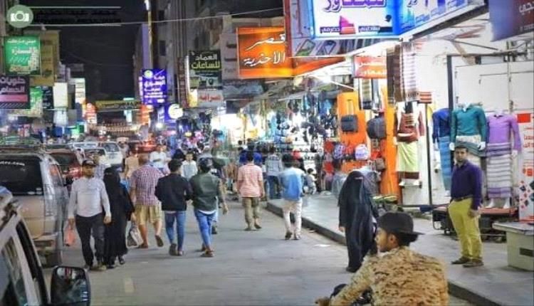 مالكو البسطات بكريتر يدحضون إشاعات "الجبايات"