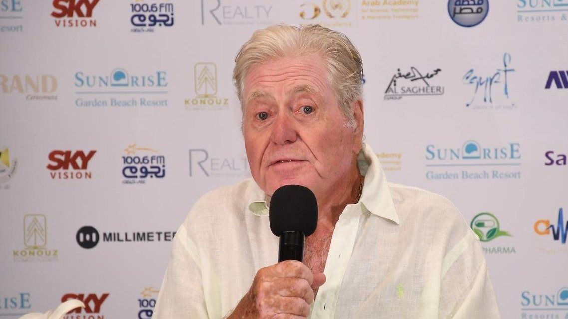 بشأن تصريحاته الأخيرة.. بيان هام من الفنان حسين فهمي رئيس مهرجان القاهرة السينمائي - الخليج الان