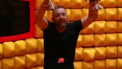 أحمد السقا ورحمة محسن أبرز الضيوف.. لقطات من برومو برنامج رامز ليفل الوحش - الخليج الان