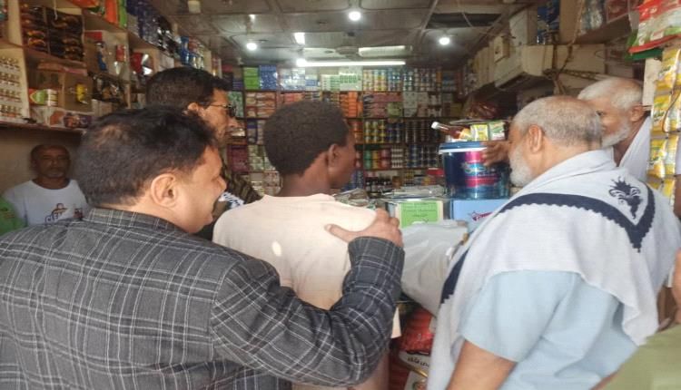 حملة رقابة على اسعار السلع وضبط المخالفين بالحوطة لحج