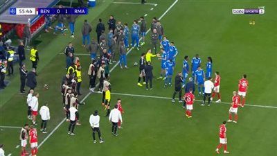 بنفيكا ضد الريال.. إيقاف مباراة ريال مدريد وبنفيكا بسبب العنصرية ضد فينيسيوس جونيور - الخليج الان