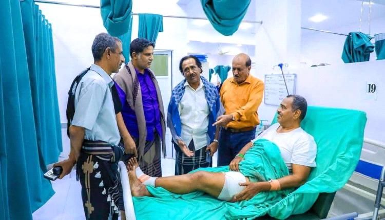 هرهرة يتفقد جرحى ومصابي تظاهرة معاشيق ويؤكد على حق التظاهر السلمي ويستنكر قمع المتظاهرين