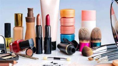 هل يؤثر وضع المكياج على صحة الصيام؟ الإفتاء تجيب - الخليج الان