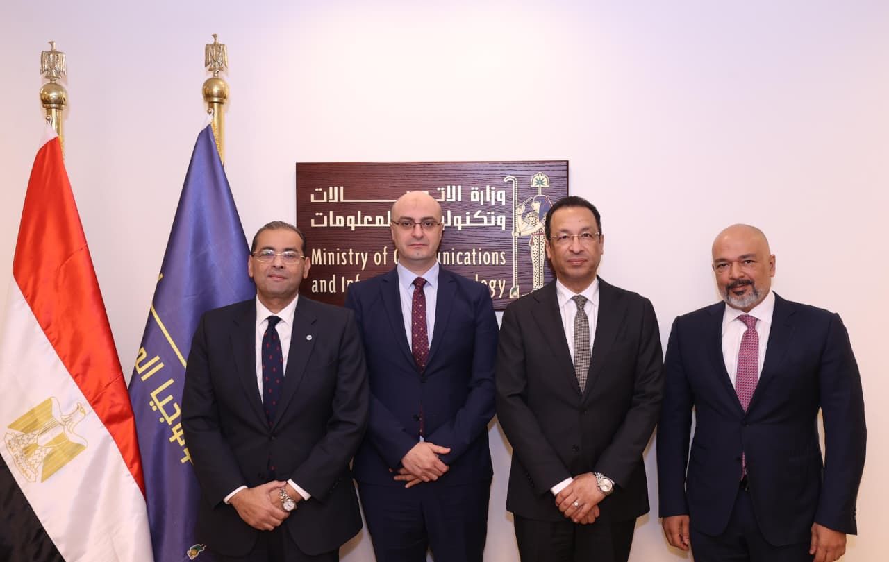 وزير الاتصالات يشهد توقيع عدد من الاتفاقيات التجارية بين الشركة المصرية للاتصالات وشركة إي آند مصر وتنظيم الاتصالات - الخليج الان