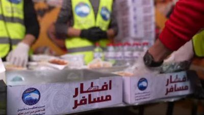 حزب مستقبل وطن يواصل توزيع وجبات إفطار جاهزة للمسافرين بمحطات القطارات والطرق السريعة ضمن مبادرة «إفطار مسافر» - الخليج الان