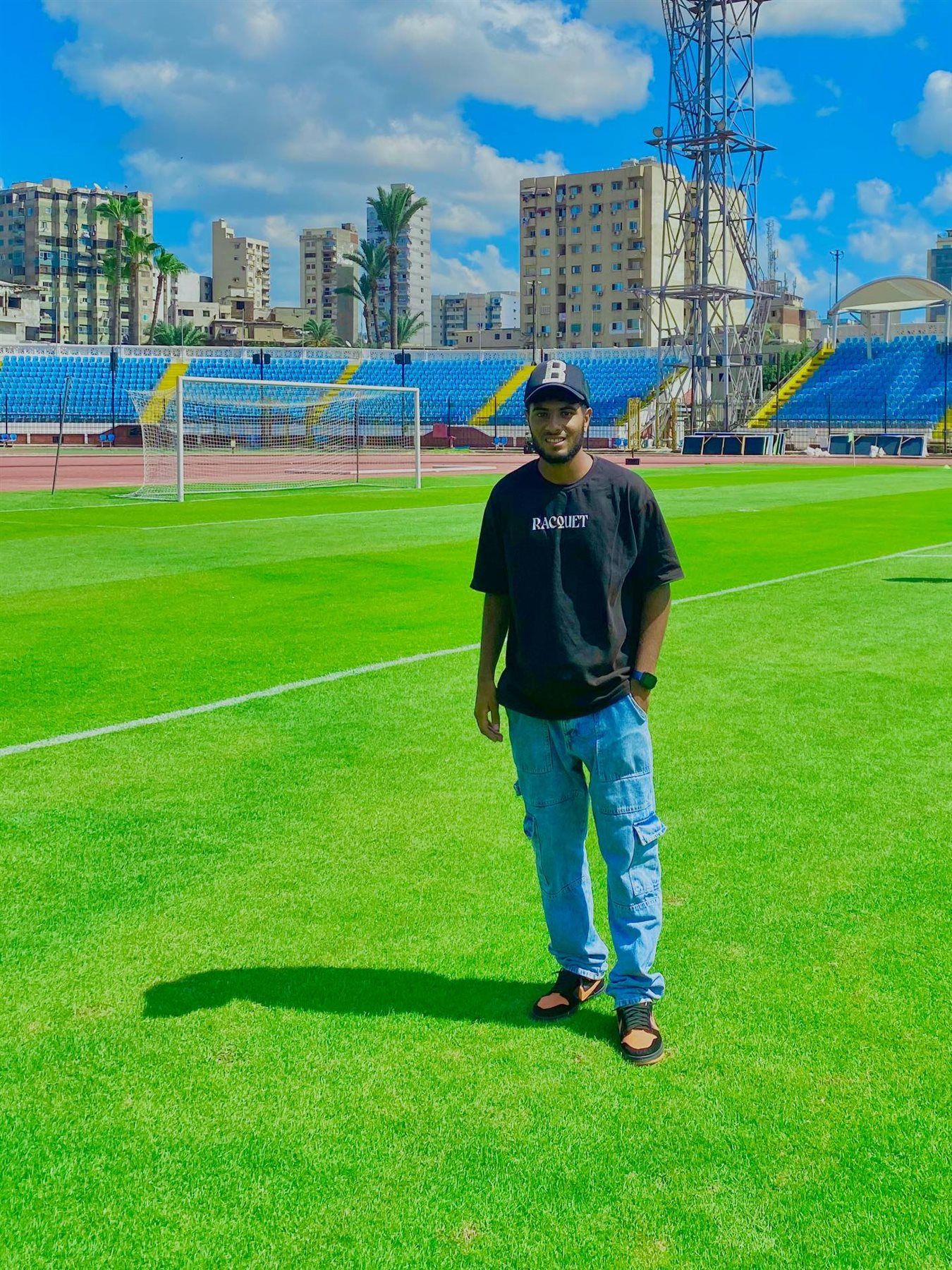 حسن شريف دونجا لاعب الحرية المطروحي : أعمل في بنزينة لتوفير مصاريف أسرتي وطموحي مع كرة القدم بلا حدود - الخليج الان