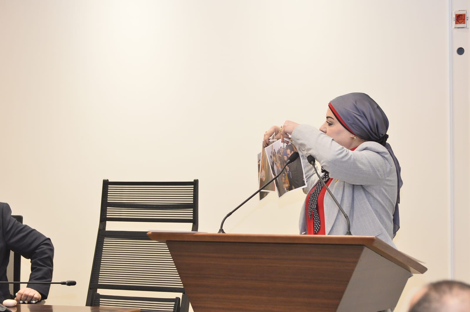 النائبة جيهان شاهين: لا سند قانوني لغلق منشآت الكفاية الإنتاجية.. و«صناعة النواب» توصي بمخاطبة وزارة الصناعة لتقديم سند القرارات - الخليج الان