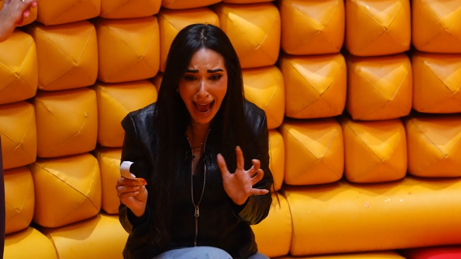 آية سماحة: كنت رافضة اعتذر للصحفيين وهذا سبب رفضي المشاركة في بابا وماما جيران - الخليج الان