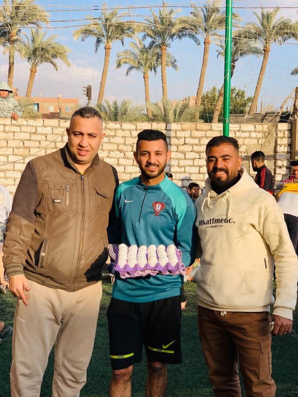 طبق بيض جائزة أفضل لاعب في دورة المزاريطة الرمضانية بالجيزة - الخليج الان