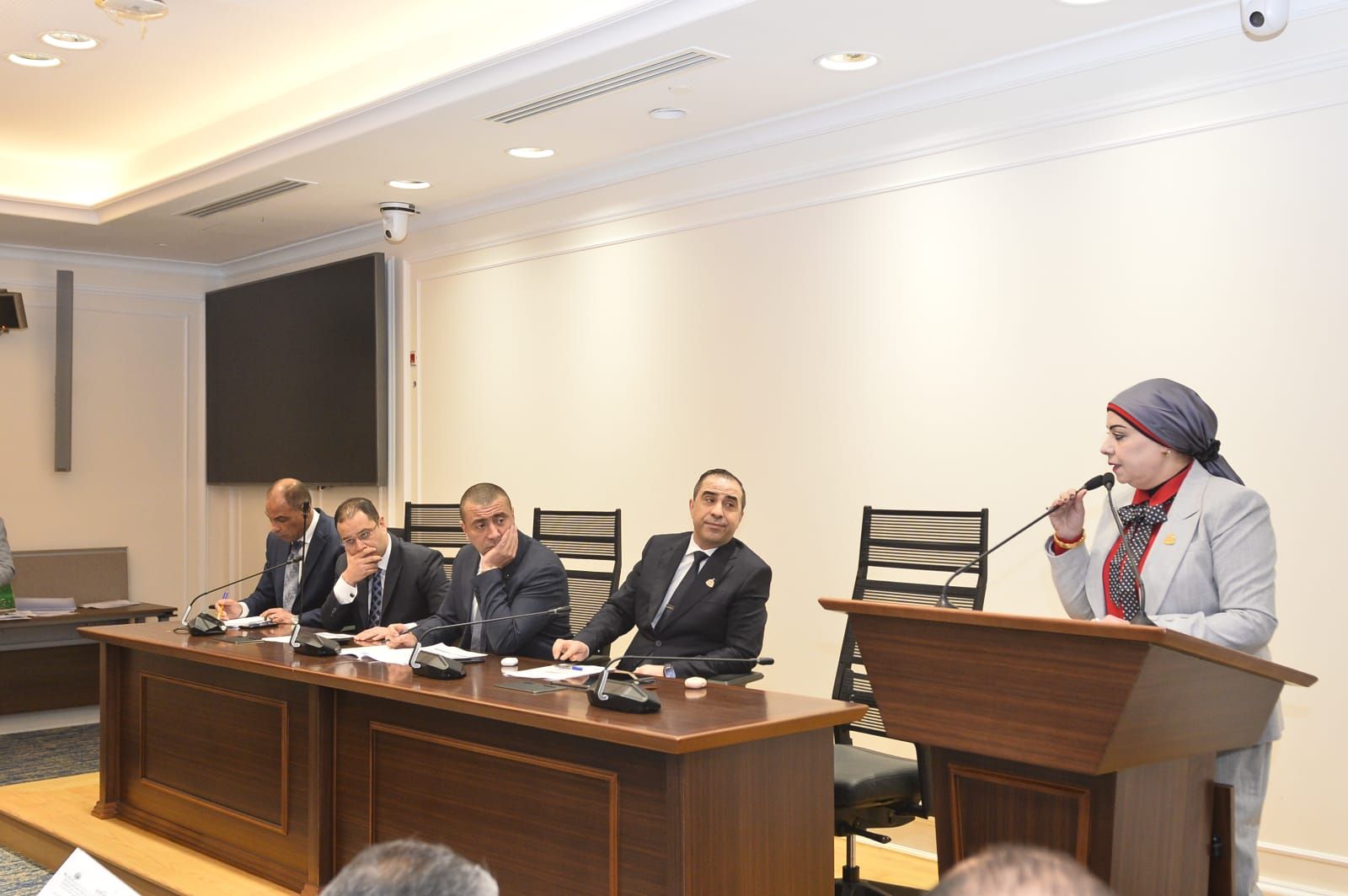 "صناعة النواب" تمهل وزارة الصناعة أسبوعًا لتقديم السند القانوني لغلق منشآت تعليمية تابعة لمصلحة الكفاية الإنتاجية - الخليج الان