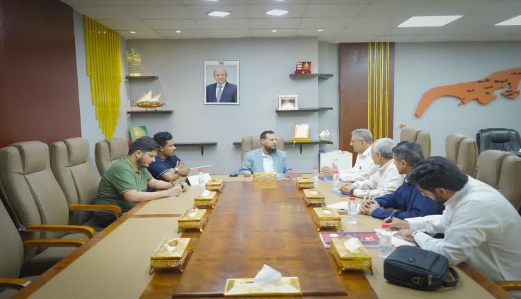 محافظ عدن يؤكد على دعمه لانجاح المعرض الوطني للبُن والتمر