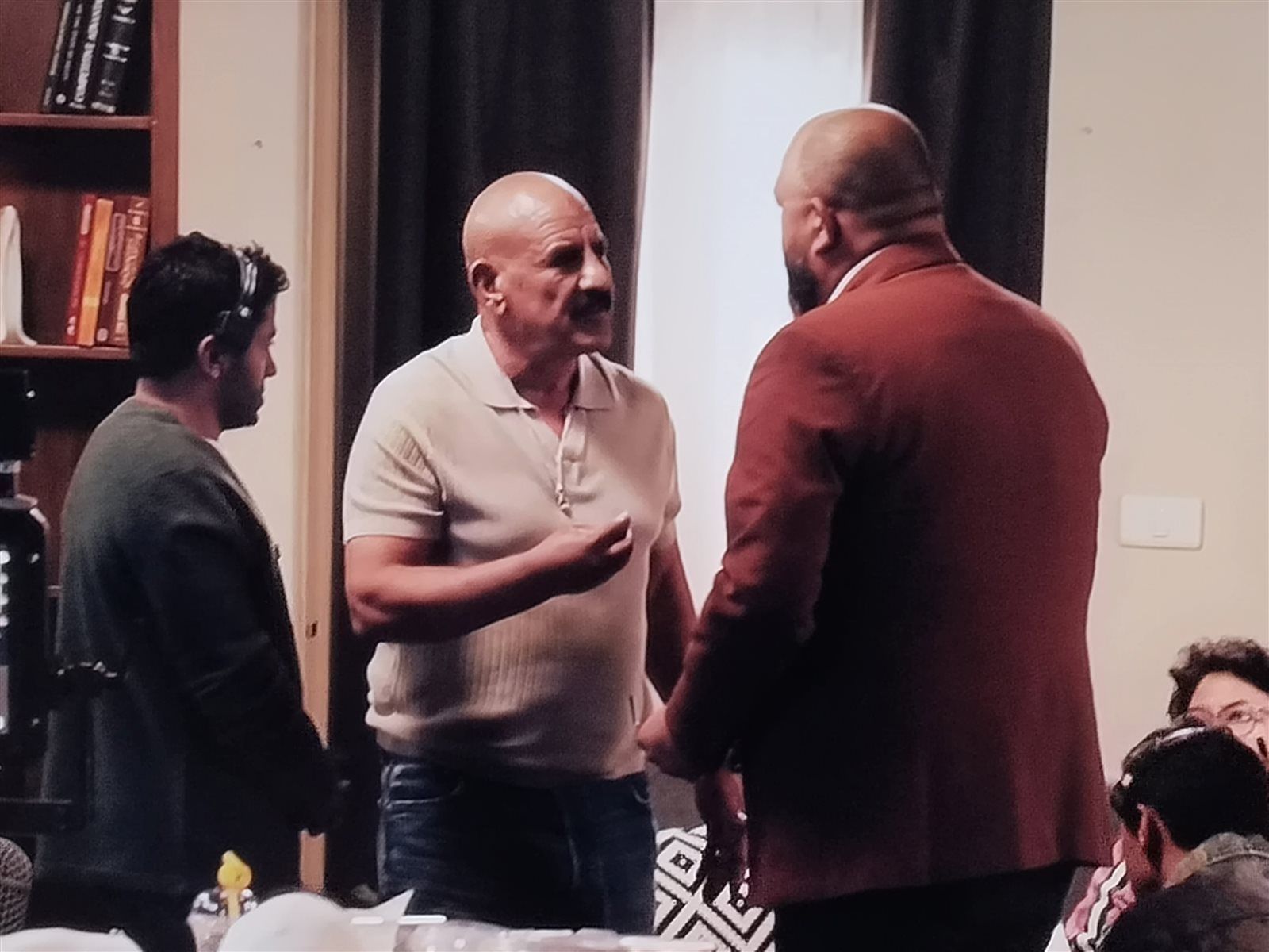 أنا بلطجي.. انفعال محمد لطفي في الكاميرا الخفية مع تميم يونس - الخليج الان