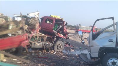 تصادم مروع بين سيارتي نقل بالأقصر.. مصرع شخصين وإصابة 14 عاملًا بالطريق الصحراوي - الخليج الان