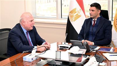 وزير الصناعة يبحث مع شركة بولاريس للتطوير الصناعي خطط التوسع بالمناطق الصناعية - الخليج الان