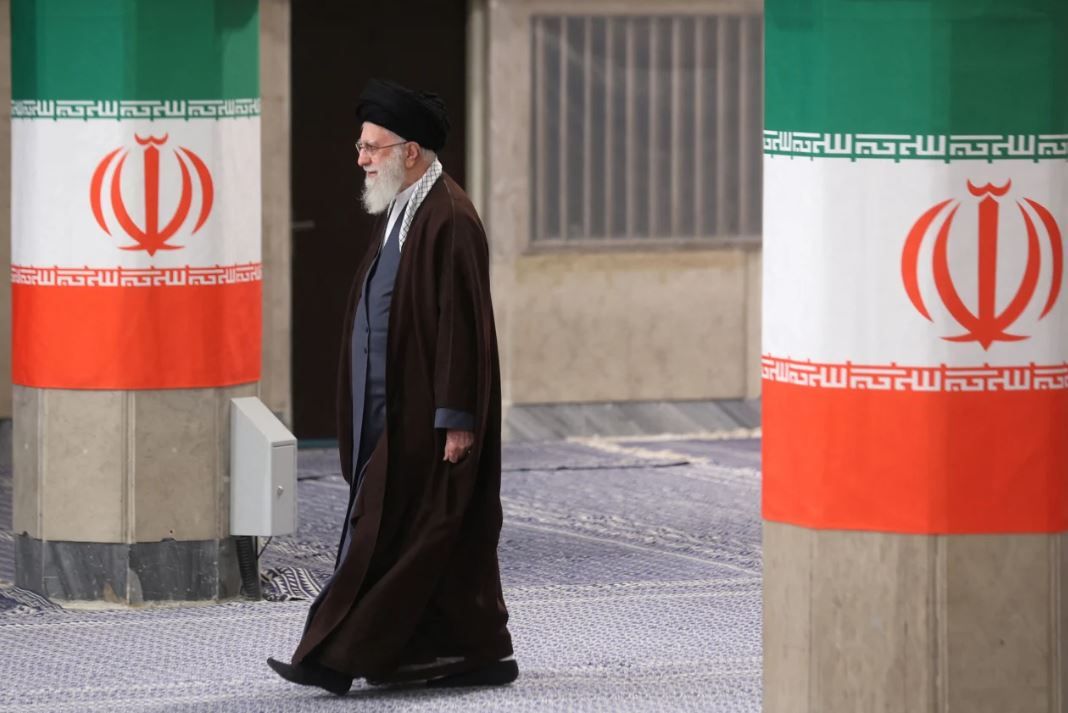 إيران على أعتاب اختيار وريث خامنئي.. وإسرائيل تلوح باغتياله - الخليج الان