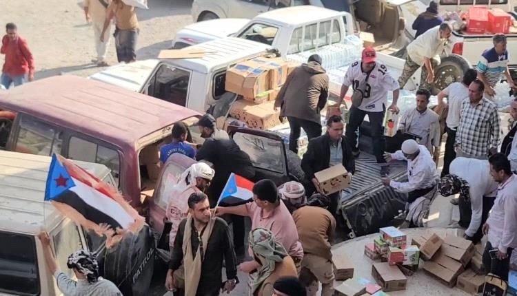 لليوم الثاني.. الحصين بالضالع تُرسل قافلة إفطار للمقاتلين