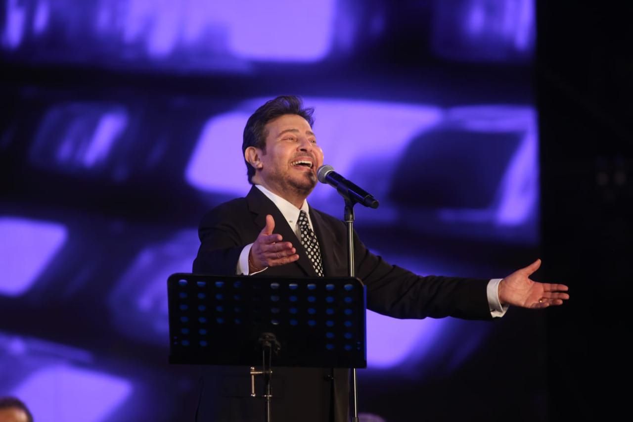 يستعد للسفر إلى فرنسا خلال ساعات.. تطورات الحالة الصحية لـ هاني شاكر - الخليج الان