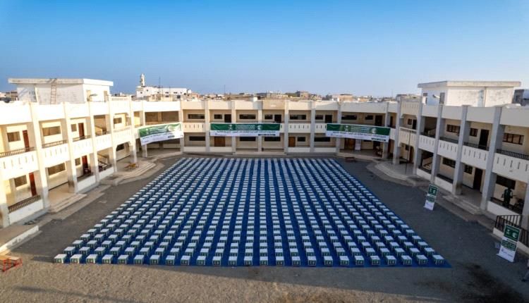 لحج.. مركز الملك سلمان للإغاثة يواصل توزيع  السلل الغذائية ضمن مشروع التدخلات الغذائية الطارئة 