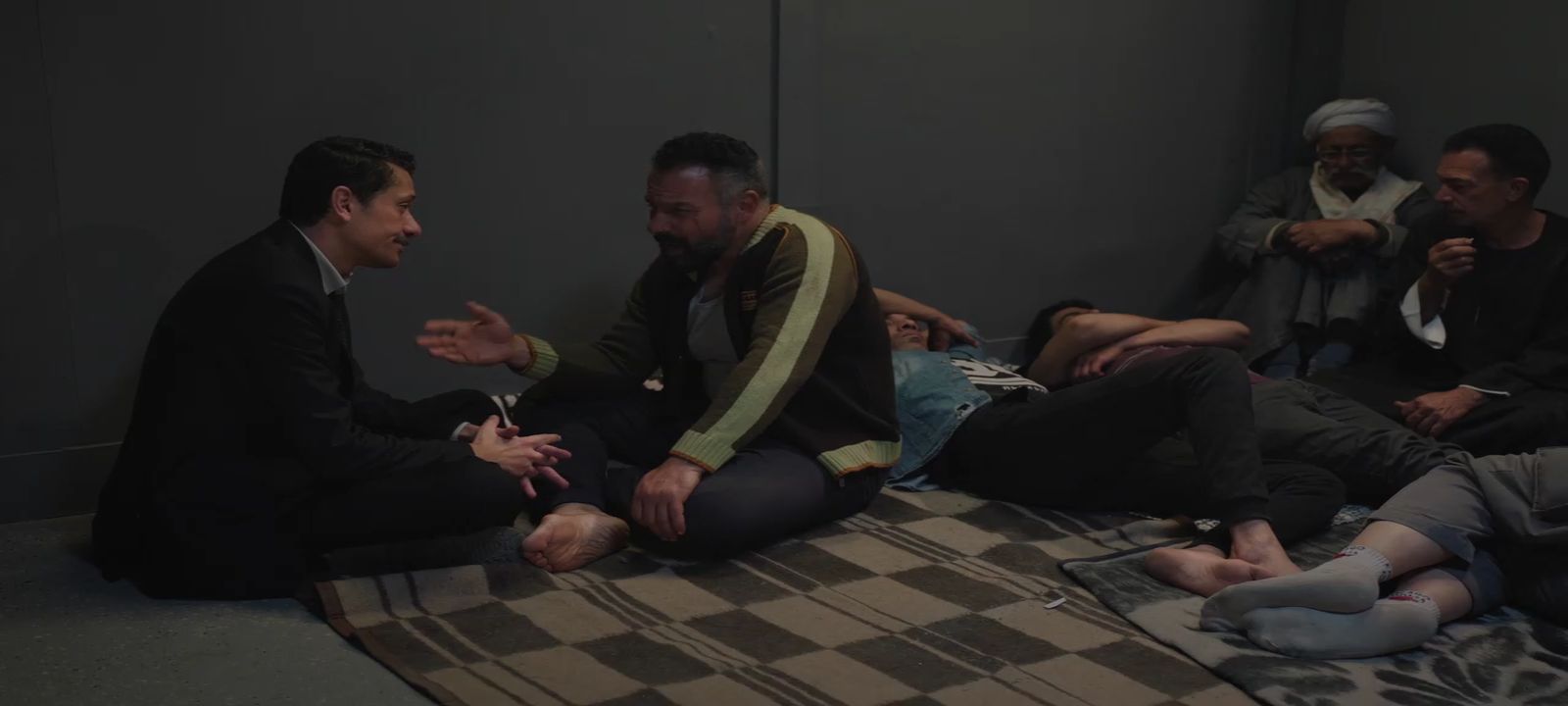 مسلسل المتر سمير الحلقة 13.. كريم محمود عبد يعاني من محاولة رؤية ابنته - الخليج الان