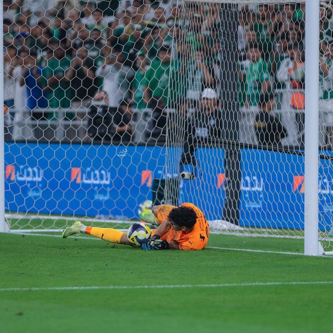 الأهلي ضد الهلال.. ياسين بونو يقود الهلال لنهائي كأس خادم الحرمين الشريفين على حساب الأهلي - الخليج الان