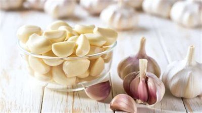 قبل الندم.. ترند الثوم لعلاج حب الشباب طبيعي ام خطر ..أطباء يكشفون - الخليج الان