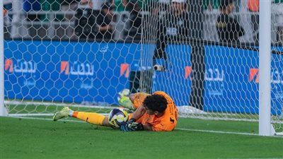 الأهلي ضد الهلال.. ياسين بونو يقود الهلال لنهائي كأس خادم الحرمين الشريفين على حساب الأهلي - الخليج الان