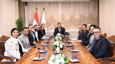 وزير الرياضة يدعم استضافة بطولة العالم للريشة الطائرة 2026 - الخليج الان