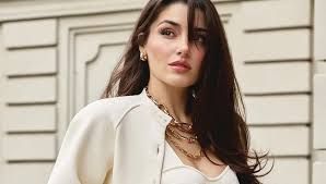 بتهمة تصنيع وتجارة مواد مخدرة.. توقيف الممثلة التركية هاندا أرتشيل| تفاصيل - الخليج الان