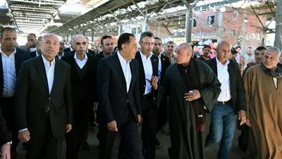 رئيس الوزراء يتفقد فرع منفذ «كاري أون» بمصر الجديدة - الخليج الان