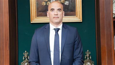 شريف القماطي رئيس الاتحاد العربي للتجديف بالتزكية - الخليج الان